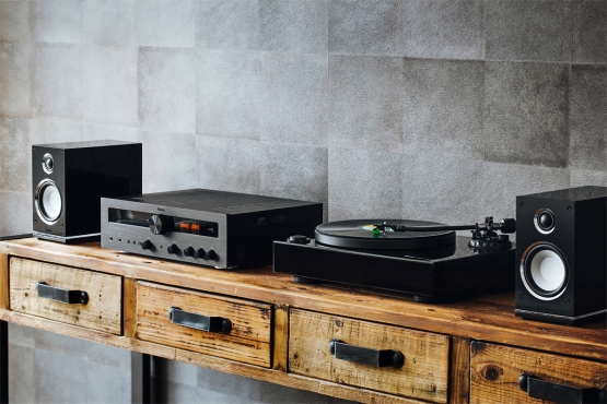 Magnat MTT 990 Plattenspieler, schwarz - oder weiss