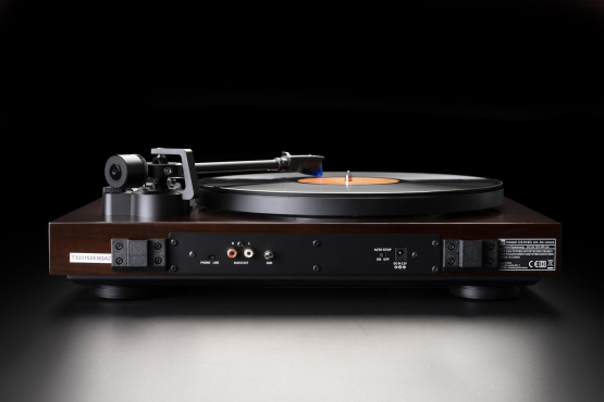 Dual CS 618Q Traditioneller manueller Plattenspieler mit Direktantrieb