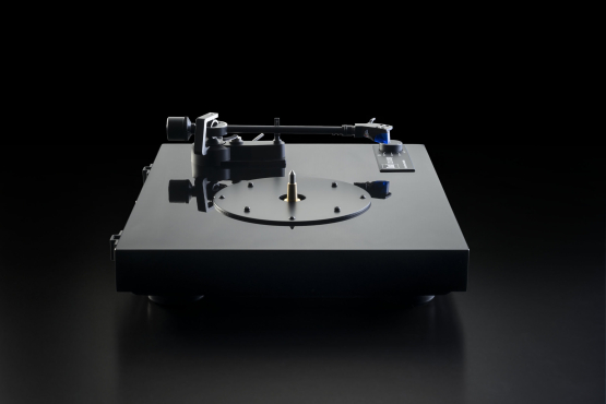 Dual CS 618Q Traditioneller manueller Plattenspieler mit Direktantrieb