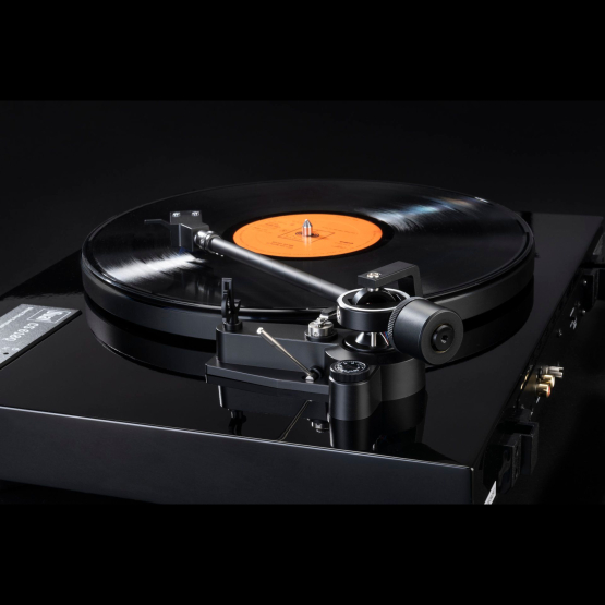 Dual CS 618Q Traditioneller manueller Plattenspieler mit Direktantrieb